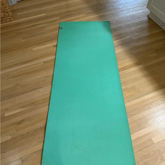 Red Manduka Yoga Mat slip proof - Picture 3 of 5